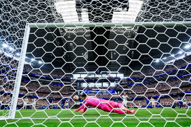 260617 Goalkeeper Dominik Livakovic of Croatia saves a penalty from Harry Kane of England during the FIFA World Cup, WM, Weltmeisterschaft, Fussball 2026 football match between England and Croatia on June 17, 2026 in Dallas. Photo: Joel Marklund BILDBYRAN kod JM JM0826 bbeng fotboll football soccer fotball vm fotbolls-vm fotball-vm fotbolls-vm 2026 fifa world cup 2026 england kroatien croatia