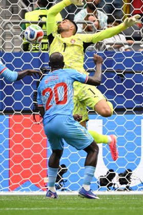(260618) -- HOUSTON, June 18, 2026 -- Yoane Wissa (front) of the Democratic Republic of the Congo (DRC) heads to score during the group K match between Portugal and the Democratic Republic of the Congo (DRC) at the 2026 FIFA World Cup, WM, Weltmeisterschaft, Fussball at Houston Stadium in Houston, the United States, June 17, 2026. ) (SP)U.S.-HOUSTON-FOOTBALL-FIFA WORLD CUP-GROUP K-POR VS COD XiaoxYijiu 