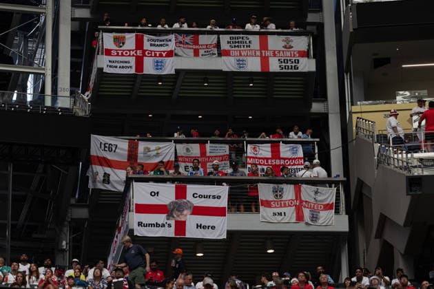 June 17, 2026, Arlington, Texas, USA: Fans hang flags before the 2026 FIFA World Cup, WM, Weltmeisterschaft, Fussball Group L match between England and Croatia at Dallas Stadium in Arlington, Texas. World Cup 2026: England Vs Croatia  - ZUMAh193 20260617_zsp_h193_014 Copyright: xDanielxMcGregor-Huyerx