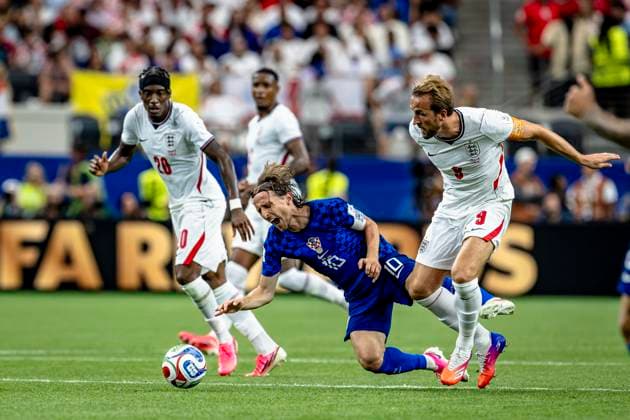 DALLAS - (lr) Luka Modric of Croatia and Harry Kane of England during the 2026 World Cup at AT&T Stadium on June 17, 2026, in Dallas, United States. (Photo by Stefan Koops EYE4IMAGES DeFodi Images) -