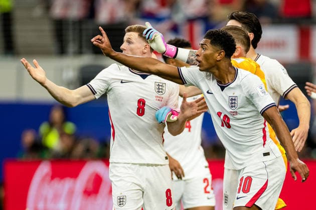 DALLAS, TEXAS - JUNE 17: Elliot Anderson of England, Jude Bellingham of England and England goalkeeper Jordan Pickford react during the FIFA World Cup, WM, Weltmeisterschaft, Fussball 2026 Group L match between England and Croatia at Dallas Stadium on June 17, 2026 in Dallas, Texas.  Copyright: xMBxMediax