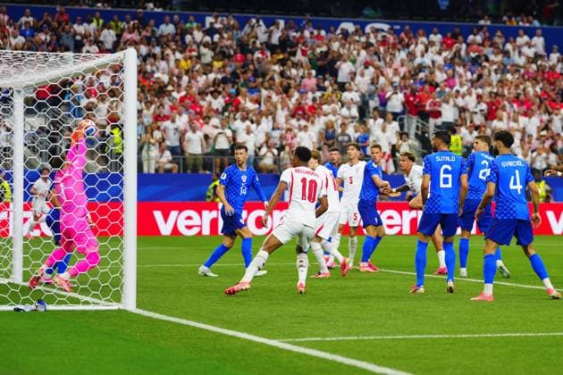 Nico O Reilly of England has a header saved England v Croatia, 2026 FIFA World Cup, WM, Weltmeisterschaft, Fussball Group L, Football, Dallas Stadium, Arlington, Texas, USA - 17 Jun 2026Arlington Dallas Stadium Texas (TX) United States of America EDITORIAL USE ONLY No use with unauthorised audio, video, data, fixture lists, club league logos or live services. Online in-match use limited to 120 images, no video emulation. No use in betting, games or single club league player publications.  Copyright: xJavierxGarcia Shutterstockx 16928920cv