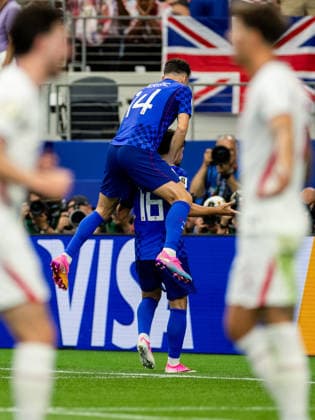 DALLAS, TEXAS - JUNE 17: Martin Baturina of Croatia and Ivan Perisic of Croatia celebrate their team s first goal during the FIFA World Cup, WM, Weltmeisterschaft, Fussball 2026 Group L match between England and Croatia at Dallas Stadium on June 17, 2026 in Dallas, Texas.  Copyright: xMBxMediax