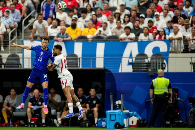 DALLAS, TEXAS - JUNE 17: Ivan Perisic of Croatia and Reece James of England compete for the headed ball during the FIFA World Cup, WM, Weltmeisterschaft, Fussball 2026 Group L match between England and Croatia at Dallas Stadium on June 17, 2026 in Dallas, Texas.  Copyright: xMBxMediax
