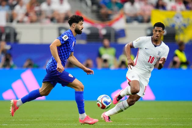 England v Croatia: Group L - FIFA World Cup, WM, Weltmeisterschaft, Fussball 2026 Jude Bellingham of England and Josko Gvardiol of Croatia compete for the ball during the FIFA World Cup 2026 Group L match between England and Croatia at Dallas Stadium on June 17, 2026 in Arlington, Texas. Arlington TX United States  Copyright: xJosexBretonx originalFilename:bretonhernandez-englandv260617_npo4j.jpg