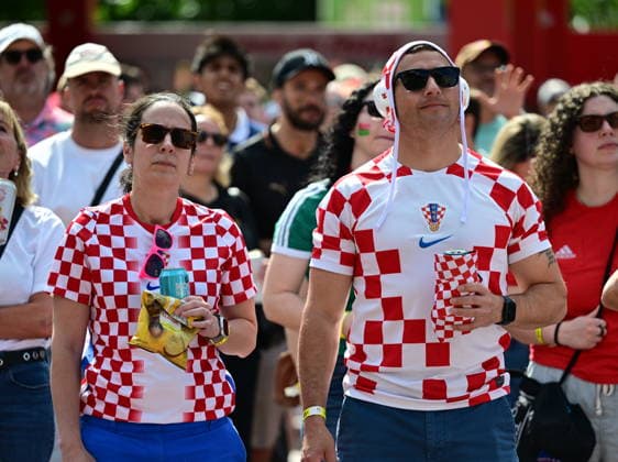 Fans watch England-Croatia match at FIFA Fan Festival in Boston BOSTON, UNITED STATES - JUNE 17: Football fans watch the 2026 FIFA World Cup, WM, Weltmeisterschaft, Fussball Group L match between England and Croatia on a giant screen at the FIFA Fan Festival in Boston, United States, on June 17, 2026. Supporters gathered at the fan zone to follow the match and cheer for their teams. Abdulhamid Hosbas Anadolu Massachusetts United States. Editorial use only. Please get in touch for any other usage.  Copyright: x2026xAnadoluxAbdulhamidxHosbasx