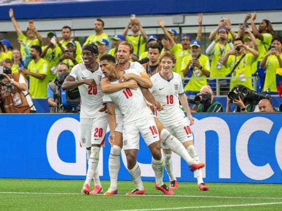 Fußball, Herren, FIFA World Cup, WM, Weltmeisterschaft, Fussball 2026 in Mexiko, Kanada und USA, Spiel in Dallas (Gruppe L, 1. Spieltag), England - Kroatien, v. l. Noni Madueke (England), Jude Bellingham (England), Harry Kane (England), Anthony Gordon (England), Jubel nach Tor zum 3:2, 17.06. 2026,