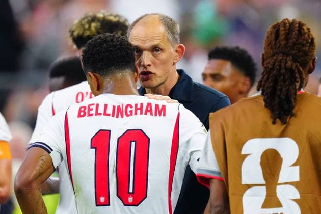 Thomas Tuchel, coach of England talks to Jude Bellingham England v Croatia, 2026 FIFA World Cup, WM, Weltmeisterschaft, Fussball Group L, Football, Dallas Stadium, Arlington, Texas, USA - 17 Jun 2026Arlington Dallas Stadium Texas (TX) United States of America EDITORIAL USE ONLY No use with unauthorised audio, video, data, fixture lists, club league logos or live services. Online in-match use limited to 120 images, no video emulation. No use in betting, games or single club league player publications.  Copyright: xJavierxGarcia Shutterstockx 16928920df