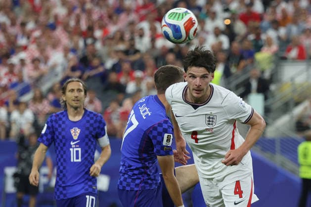 England s Declan Rice (R) heads the ball during a Group L match of the 2026 FIFA World Cup, WM, Weltmeisterschaft, Fussball between England and Croatia at AT&T Stadium in Dallas, USA, 17 June 2026. FIFA World Cup 2026: England - Croatia !ACHTUNG: NUR REDAKTIONELLE NUTZUNG!  Copyright: xKennethxFernándezx GR3466 20260617-55020627990_1