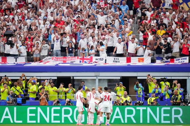 England v Croatia: Group L - FIFA World Cup, WM, Weltmeisterschaft, Fussball 2026 Jude Bellingham of England celebrates a goal with teammates during the FIFA World Cup 2026 Group L match between England and Croatia at Dallas Stadium on June 17, 2026 in Arlington, Texas. Arlington TX United States  Copyright: xJosexBretonx originalFilename:bretonhernandez-englandv260617_npkDU.jpg