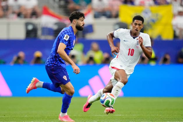 June 17, 2026, Arlington, Texas, United States: Jude Bellingham of England and Josko Gvardiol of Croatia compete for the ball during the FIFA World Cup, WM, Weltmeisterschaft, Fussball 2026 Group L match between England and Croatia at Dallas Stadium on June 17, 2026 in Arlington, Texas. Arlington United States - ZUMAa181 20260617_zaa_a181_043 Copyright: xJosexBretonx
