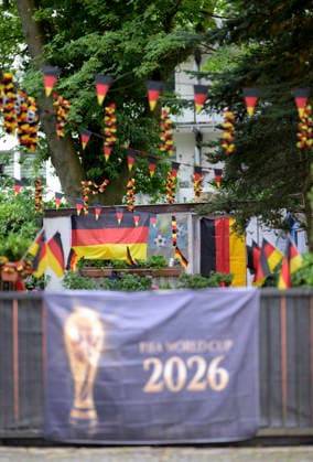 Flaggenmeer zur Fussball WM in der Rullichstrasse in Essen, am 17.06.2026 in Essen Deutschland. *** A sea of flags for the World Cup on Rullichstrasse in Essen, on June 17, 2026, in Essen, Germany,detected_source_language