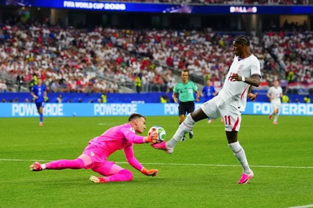 Dominik Livakovic of Croatia saves from Marcus Rashford of England England v Croatia, 2026 FIFA World Cup, WM, Weltmeisterschaft, Fussball Group L, Football, Dallas Stadium, Arlington, Texas, USA - 17 Jun 2026Arlington Dallas Stadium Texas (TX) United States of America EDITORIAL USE ONLY No use with unauthorised audio, video, data, fixture lists, club league logos or live services. Online in-match use limited to 120 images, no video emulation. No use in betting, games or single club league player publications.  Copyright: xJavierxGarcia Shutterstockx 16928920dp