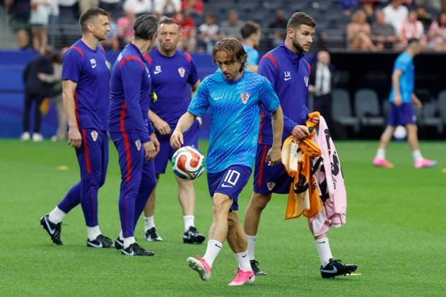 Luka Modric of Croatia warms up before a Group L match at the 2026 FIFA World Cup, WM, Weltmeisterschaft, Fussball between England and Croatia at AT&T Stadium in Dallas, USA, 17 June 2026. FIFA World Cup 2026 - Group L - England vs Croatia !ACHTUNG: NUR REDAKTIONELLE NUTZUNG!  Copyright: xMariscalx GR3386 20260617-55020628046_1