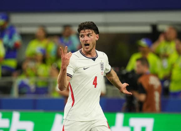 Declan Rice (England) gestures during England and Croatia, Group L FIFA World Cup, WM, Weltmeisterschaft, Fussball 2026, Dallas Stadium, Arlington, United States on June 17, 2026. Thor Wegner DeFodi Images. (Photo by DeFodi Images) -