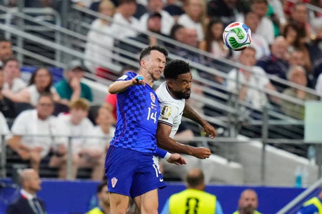 England v Croatia: Group L - FIFA World Cup, WM, Weltmeisterschaft, Fussball 2026 Ivan Perisic of Croatia and Reece James of England compete for the ball during the FIFA World Cup 2026 Group L match between England and Croatia at Dallas Stadium on June 17, 2026 in Arlington, Texas. Arlington TX United States  Copyright: xJosexBretonx originalFilename:bretonhernandez-englandv260617_npOV2.jpg