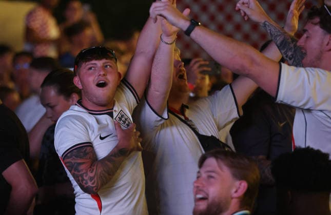 260617_PXL_fans world cup 2026 Fan atmosphere while watching the match between Croatia and England at Zvonec park in Split, Croatia, on June 17, 2026.  IvoxCagalj PIXSELL