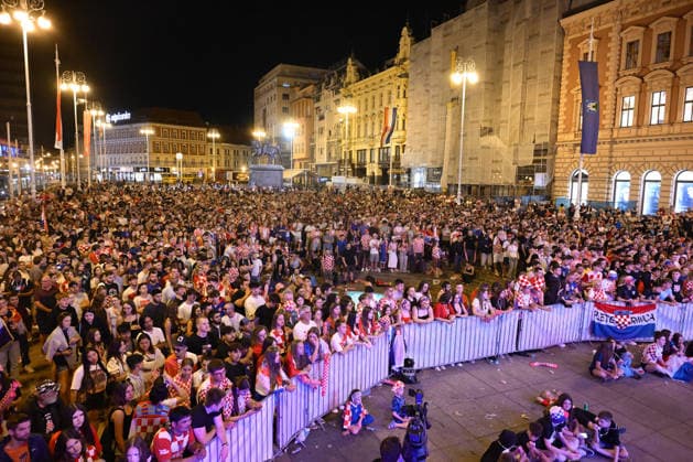 260617_PXL_fans world cup 2026 Fan atmosphere while watching the match between Croatia and England in the central square in Zagreb, Croatia, on June 17, 2026.  NevaxZganec PIXSELL
