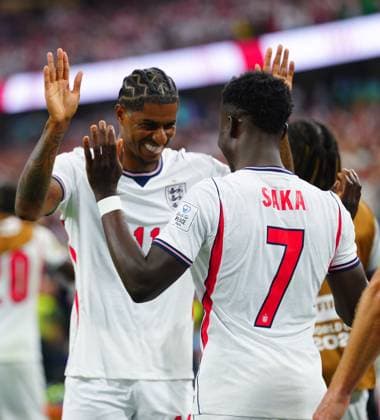 Marcus Rashford celebrates with Bukayo Saka after scoring for England England v Croatia, 2026 FIFA World Cup, WM, Weltmeisterschaft, Fussball Group L, Football, Dallas Stadium, Arlington, Texas, USA - 17 Jun 2026Arlington Dallas Stadium Texas (TX) United States of America EDITORIAL USE ONLY No use with unauthorised audio, video, data, fixture lists, club league logos or live services. Online in-match use limited to 120 images, no video emulation. No use in betting, games or single club league player publications.  Copyright: xJavierxGarcia Shutterstockx 16928920ea