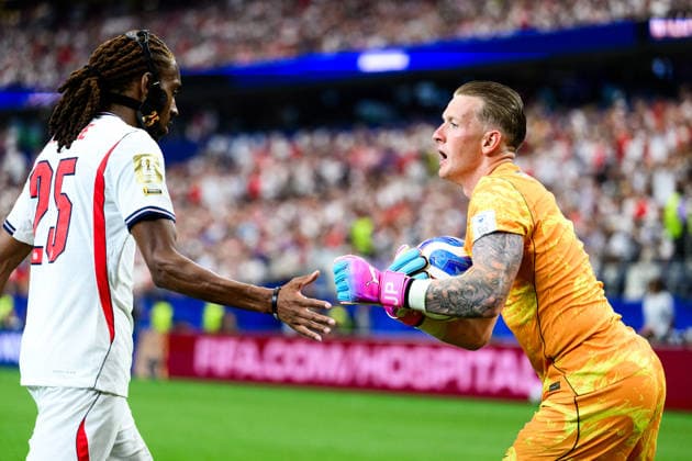 260617 Djed Spence and goalkeeper Jordan Pickford of England during the FIFA World Cup, WM, Weltmeisterschaft, Fussball 2026 football match between England and Croatia on June 17, 2026 in Dallas. Photo: Joel Marklund BILDBYRAN kod JM JM0826 bbeng fotboll football soccer fotball vm fotbolls-vm fotball-vm fotbolls-vm 2026 fifa world cup 2026 england kroatien croatia