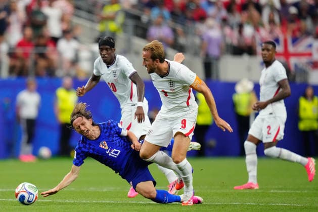 June 17, 2026, Arlington, Texas, United States: Luka Modric of Croatia and Harry Kane of England compete for the ball during the FIFA World Cup, WM, Weltmeisterschaft, Fussball 2026 Group L match between England and Croatia at Dallas Stadium on June 17, 2026 in Arlington, Texas. Arlington United States - ZUMAa181 20260617_zaa_a181_060 Copyright: xJosexBretonx