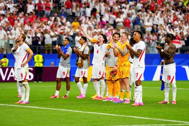 The England players acknowledge the crowd at full time England v Croatia, 2026 FIFA World Cup, WM, Weltmeisterschaft, Fussball Group L, Football, Dallas Stadium, Arlington, Texas, USA - 17 Jun 2026Arlington Dallas Stadium Texas (TX) United States of America EDITORIAL USE ONLY No use with unauthorised audio, video, data, fixture lists, club league logos or live services. Online in-match use limited to 120 images, no video emulation. No use in betting, games or single club league player publications.  Copyright: xJavierxGarcia Shutterstockx 16928920eq
