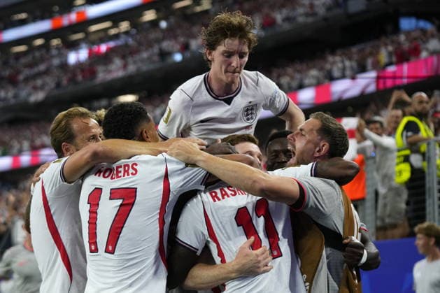 FIFA World Cup, WM, Weltmeisterschaft, Fussball 2026 - Group L - England vs Croatia Marcus Rashford of England (C, partially seen) celebrates with his teammates after scoring the 4-2 goal during the FIFA World Cup 2026 group stage match England against Croatia, in Dallas, Texas, USA, 17 June 2026. DALLAS United States  Copyright: xJEFFREYxMCWHORTERx