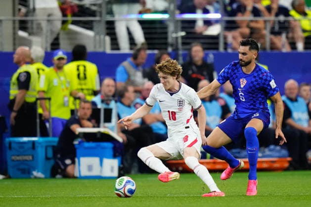 England v Croatia: Group L - FIFA World Cup, WM, Weltmeisterschaft, Fussball 2026 Anthony Gordon of England and Josip Sutalo of Croatia compete for the ball during the FIFA World Cup 2026 Group L match between England and Croatia at Dallas Stadium on June 17, 2026 in Arlington, Texas. Arlington TX United States  Copyright: xJosexBretonx originalFilename:bretonhernandez-englandv260617_nph6d.jpg