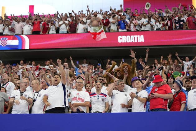 FIFA World Cup, WM, Weltmeisterschaft, Fussball 2026 - Group L - England vs Croatia Supporters of England celebrate winning the FIFA World Cup 2026 group stage match England against Croatia, in Dallas, Texas, USA, 17 June 2026. DALLAS United States  Copyright: xJEFFREYxMCWHORTERx