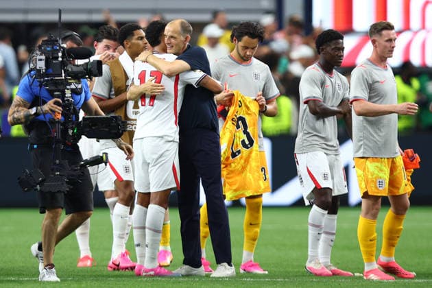 FIFA World Cup, WM, Weltmeisterschaft, Fussball 2026: England v Croatia DALLAS, USA - 17th June 2026: England Head Coach Thomas Tuchel congratulates Morgan Rogers of England after the FIFA World Cup 2026 Group L match between England and Croatia at Dallas Stadium Dallas Dallas Stadium United States of America Copyright: xCraigxMercerx xPeakxActionxPhotosx