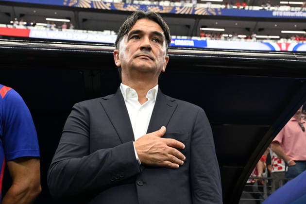 FIFA World Cup, WM, Weltmeisterschaft, Fussball 2026 - Group L - England vs Croatia Croatia s head coach Zlatko Dalic puts his hand on his heart for the national anthem ahead of the FIFA World Cup 2026 group stage match England against Croatia, in Dallas, Texas, USA, 17 June 2026. DALLAS United States  Copyright: xALBERTxPENAx