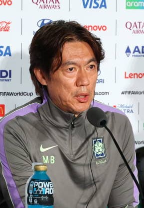 FIFA World Cup, WM, Weltmeisterschaft, Fussball 2026 - South Korea press conference, PK, Pressekonferenz South Korean national football team head coach Hong Myung-bo speaks during a press conference at Estadio Guadalajara in Zapopan, Mexico, 17 June 2026, a day ahead of their second Group A match against Mexico at the World Cup. Zapopan Mexico  Copyright: xYONHAPx
