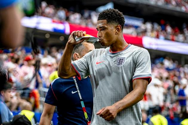 DALLAS - Jude Bellingham of England drinks energy drinks after the warm-up during the 2026 World Cup at AT&T Stadium on June 17, 2026, in Dallas, United States. (Photo by Stefan Koops EYE4IMAGES DeFodi Images) -