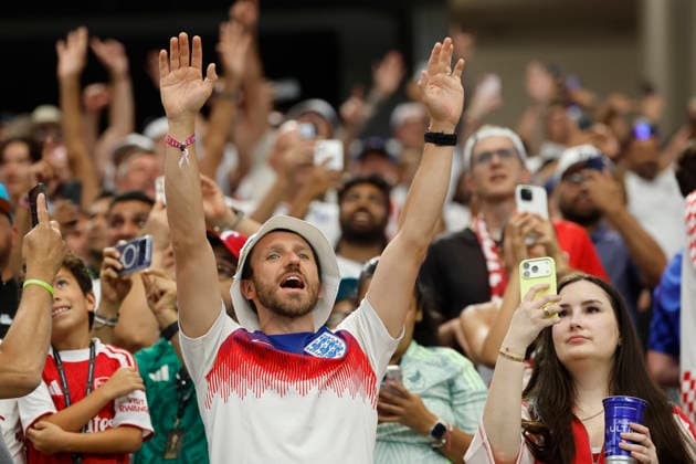England fans celebrate during a Group L match at the 2026 FIFA World Cup, WM, Weltmeisterschaft, Fussball between England and Croatia at AT&T Stadium in Dallas, USA, 17 June 2026. FIFA World Cup 2026 - Group L - England vs Croatia !ACHTUNG: NUR REDAKTIONELLE NUTZUNG!  Copyright: xMariscalx GR4104 20260617-55020628607_1