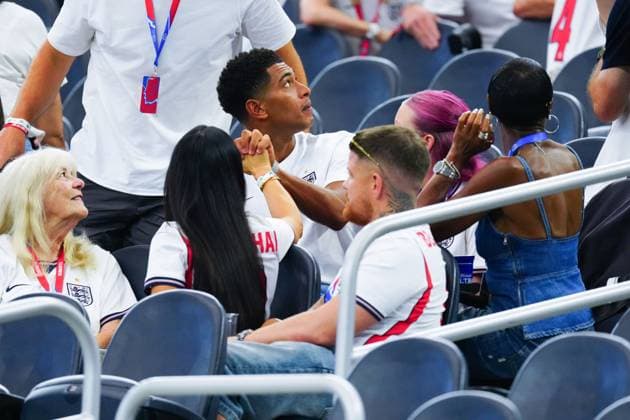 Jude Bellingham of England after the match with family and girlfriend Ashlyn Castro England v Croatia, 2026 FIFA World Cup, WM, Weltmeisterschaft, Fussball Group L, Football, Dallas Stadium, Arlington, Texas, USA - 17 Jun 2026Arlington Dallas Stadium Texas (TX) United States of America EDITORIAL USE ONLY No use with unauthorised audio, video, data, fixture lists, club league logos or live services. Online in-match use limited to 120 images, no video emulation. No use in betting, games or single club league player publications.  Copyright: xJavierxGarcia Shutterstockx 16928920gd