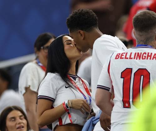 FIFA World Cup, WM, Weltmeisterschaft, Fussball 2026 - England v Croatia TEXAS, UNITED STATES OF AMERICA, June 17: Jude Bellingham of England national team, Nationalteam celebrates after the match kissing his girlfriend Ashlyn Castro after the FIFA World Cup 2026 match in Group L between England v Croatia at Dallas Stadium, Arlington, Texas, on 17 June. (Photo by DC Photo Crystal Pix) Arlington Dallas Stadium United States Of America Copyright: xDCxPhotox xCrystaxPixx SportsxPressxPhotox Sportspressphoto_SPR169271