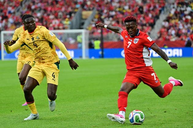 FIFA World Cup, WM, Weltmeisterschaft, Fussball 2026 - Group L - Ghana vs Panama epaselect Jonas Adjetey of Ghana (L) in action against Jose Luis Rodriguez of Panama (R) during the FIFA World Cup 2026 group stage match Ghana against Panama, in Toronto, Canada, 17 June 2026. TORONTO Canada  Copyright: xEDUARDOxLIMAx
