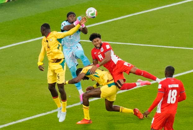 June 17, 2026, Toronto, On, CANADA: Ghana goalkeeper Lawrence Ati-Zigi (second left) punches the ball clear of Panama s Carlos Harvey (14) during the first half of a World Cup Group L soccer match, in Toronto, on Wednesday, June 17, 2026. Canada News - June 17, 2026  - ZUMAc35_ 20260617_zaf_c35_183 Copyright: xChrisxYoungx