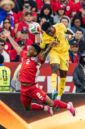 Ernest Nuamah of Ghana contests a header with César Blackman of Panama during the FIFA World Cup, WM, Weltmeisterschaft, Fussball game between Ghana and Panama at Toronto Stadium on June 17, 2026 in Toronto, Ontario, Canada  Copyright: xCurtisxWongx xSPPx Sportspressphoto_SPR169397