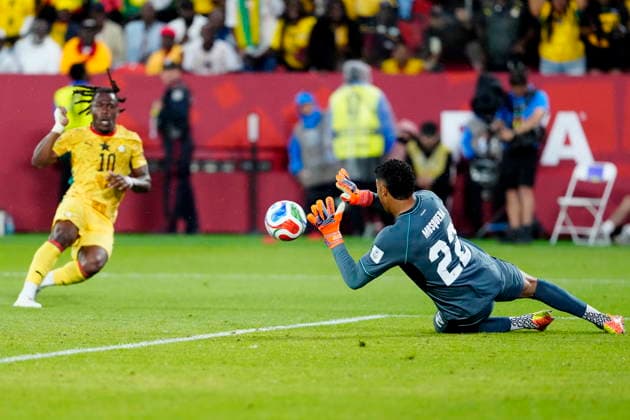 June 17, 2026, Toronto, On, CANADA: Panama s Orlando Mosquera (22) stops Ghana s Brandon Thomas-Asante (10) during second half group L World Cup soccer action, in Toronto, Wednesday, June 17, 2026. Ghana V. Panama  - ZUMAc35_ 20260617_zaf_c35_205 Copyright: xFrankxGunnx