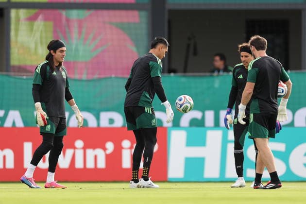 FIFA World Cup, WM, Weltmeisterschaft, Fussball 2026 - Mexico training session Guillermo Ochoa (2-R) goalkeeper of Mexico in action during a training session as part of the FIFA World Cup 2026 in Guadalajara, Mexico, 17 June 2026. Guadalajara Mexico  Copyright: xALEXxCRUZx