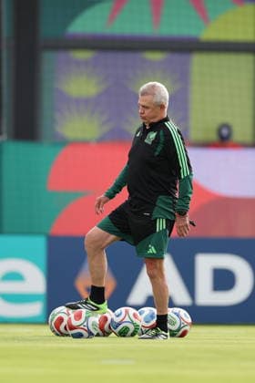 FIFA World Cup, WM, Weltmeisterschaft, Fussball 2026 - Mexico training session Javier Aguirre, the head coach of Mexico, attends a training session as part of the FIFA World Cup 2026 in Guadalajara, Mexico, 17 June 2026. Guadalajara Mexico  Copyright: xALEXxCRUZx