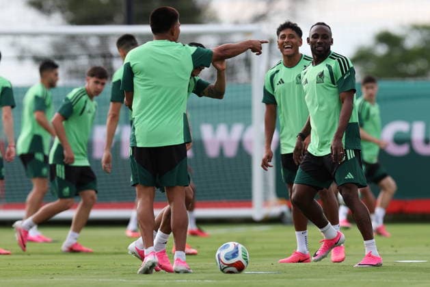 FIFA World Cup, WM, Weltmeisterschaft, Fussball 2026 - Mexico training session Julian Quinones (R) of Mexico in action during a training session as part of the FIFA World Cup 2026 in Guadalajara, Mexico, 17 June 2026. Guadalajara Mexico  Copyright: xALEXxCRUZx