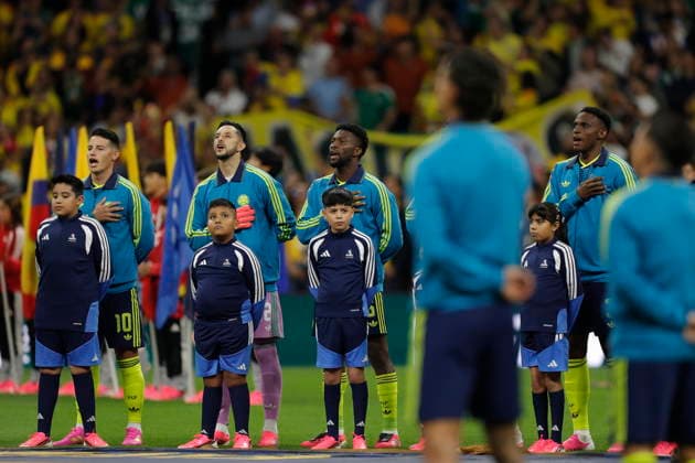 FIFA World Cup, WM, Weltmeisterschaft, Fussball 2026 - Group K - Uzbekistan vs Colombia James Rodriguez of Colombia (L) and his teammates sing their national anthem ahead of the FIFA World Cup 2026 Group K soccer match between Uzbekistan and Colombia, in Mexico City, Mexico, 17 June 2026. Mexico City Mexico  Copyright: xISAACxESQUIVELx