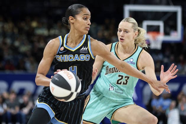 CHICAGO, USA - June 17: Skylar Diggins (4 Chicago Sky) in action during the WNBA, Basketball Damen, USA Commissioner’s Cup game between the Chicago Sky and New York Liberty at Wintrust Arena on Wednesday, June 17 in Chicago, USA  Copyright: xShainaxBenhiyoun SPPx Sportspressphoto_SPR169445
