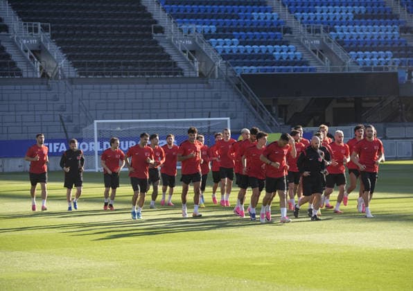 Turkiye begins preparations for Paraguay match in San Jose SAN JOSE, UNITED STATES - JUNE 17: Players of the Turkiye national football team take part in a training session in San Jose, California, United States, on June 17, 2026. Turkiye began preparations for its 2026 FIFA World Cup, WM, Weltmeisterschaft, Fussball Group D match against Paraguay, scheduled for June 20. Tayfun Coskun Anadolu California United States. Editorial use only. Please get in touch for any other usage.  Copyright: x2026xAnadoluxTayfunxCoskunx