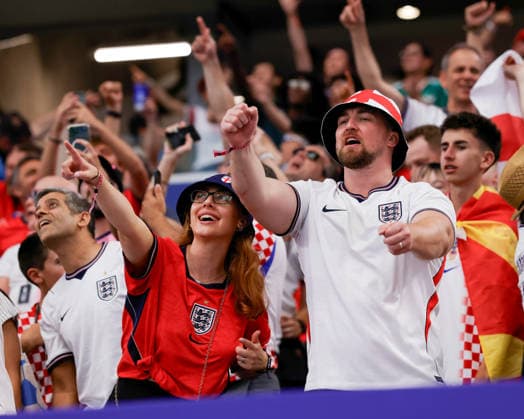 June 17, 2026, Arlington, Texas, USA: England fans celebrate the teams win after the 2026 FIFA World Cup, WM, Weltmeisterschaft, Fussball match between England and Croatia at AT&T Stadium on June 17, 2026 in Arlington, Texas. Arlington USA - ZUMAa325 20260617_zsa_a325_075 Copyright: xDavidxBalleringxIix