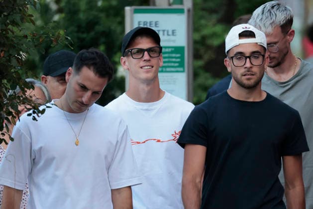 Dani Olmo (C) and Eric Garcia (R) of the Spanish national team, Nationalteam are walking in Chattanooga, United States, 17 Juen 2026. The Spanish national team players enjoyed their day off on Wednesday with various activities, and Lamine Yamal was the last to arrive, returning to the team hotel five minutes before the scheduled dinner time. The Tennessee River, Nashville, a shopping mall, a swimming poolÖ and Lamine Yamal, the last to arrive !ACHTUNG: NUR REDAKTIONELLE NUTZUNG!  Copyright: xEmilioxLavandeirax GR4280 20260618-55020629327_1