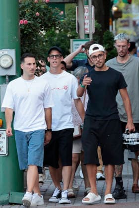 Dani Olmo (C) and Eric Garcia (R) of the Spanish national team, Nationalteam are walking in Chattanooga, United States, 17 Juen 2026. The Spanish national team players enjoyed their day off on Wednesday with various activities, and Lamine Yamal was the last to arrive, returning to the team hotel five minutes before the scheduled dinner time. The Tennessee River, Nashville, a shopping mall, a swimming poolÖ and Lamine Yamal, the last to arrive !ACHTUNG: NUR REDAKTIONELLE NUTZUNG!  Copyright: xEmilioxLavandeirax GR4241 20260618-55020629329_1