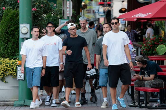 Dani Olmo (C-L) and Eric Garcia (C-R) of the Spanish national team, Nationalteam are walking in Chattanooga, United States, 17 Juen 2026. The Spanish national team players enjoyed their day off on Wednesday with various activities, and Lamine Yamal was the last to arrive, returning to the team hotel five minutes before the scheduled dinner time. The Tennessee River, Nashville, a shopping mall, a swimming poolÖ and Lamine Yamal, the last to arrive !ACHTUNG: NUR REDAKTIONELLE NUTZUNG!  Copyright: xEmilioxLavandeirax GR4239 20260618-55020629331_1